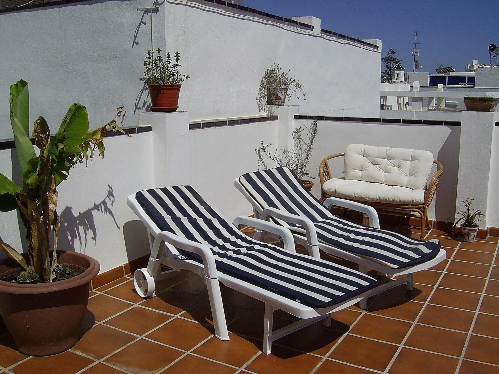 נרחה Apartamentos El Barrio מראה חיצוני תמונה